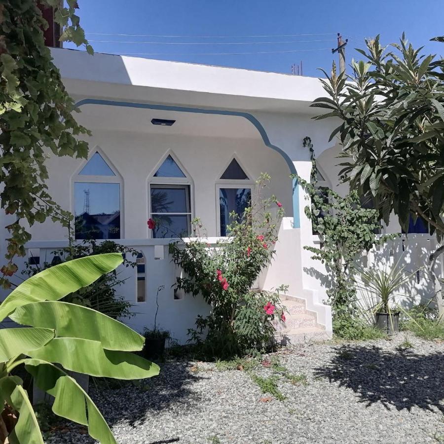 Бунгало Мини Отель, Пицунда , Лдзаа Exterior foto